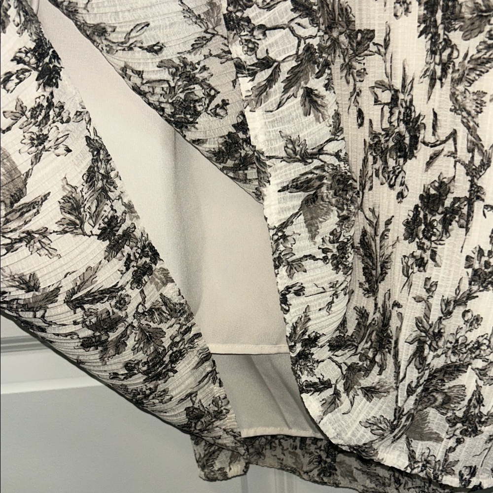 Express Black and White cold shoulder Floral Maxi Dress - Picture 8 of 8